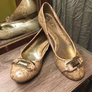 Solos by Softspots tan snakeskin flats!